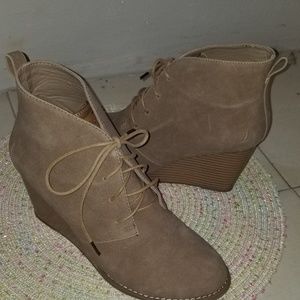 Nautica taupe wedge